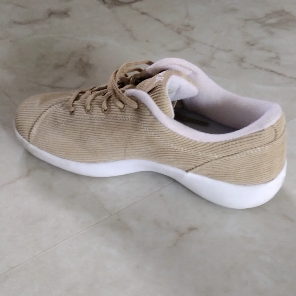 Ryka corduroy sneakers. - Picture 4 of 8